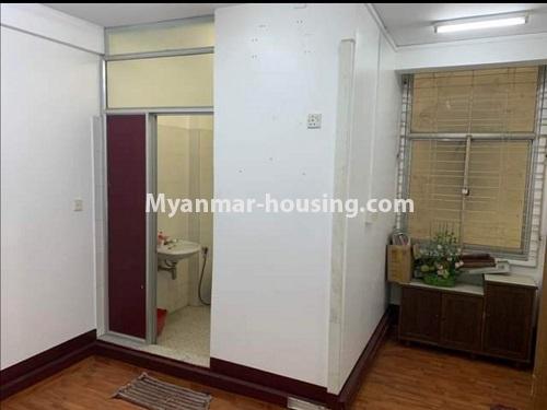 ミャンマー不動産 - 売り物件 - No.3508 - Four Bedroom Apartment for sale in Highway Complex, Kamaryut! - bathroom