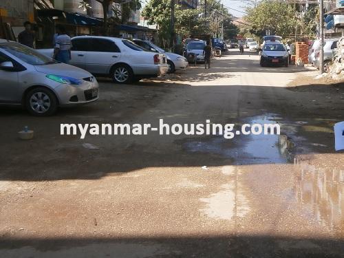 缅甸房地产 - 出售物件 - No.894 - Apartment now for sale in Myittar Nyunt ! - View of the street.